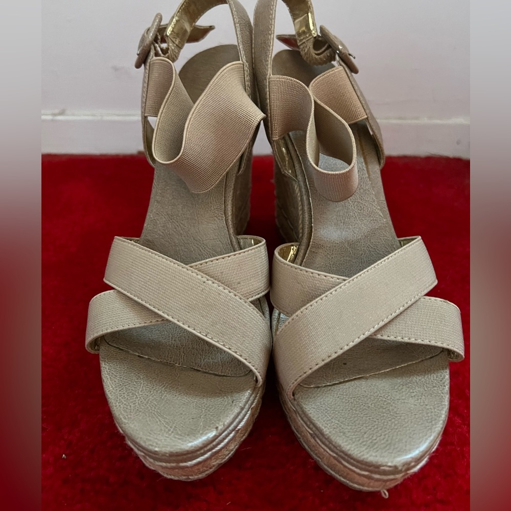 Nude wedges